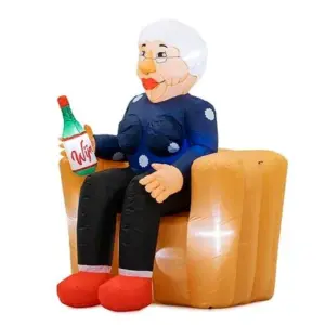 Indoor Sarah zittend in stoel